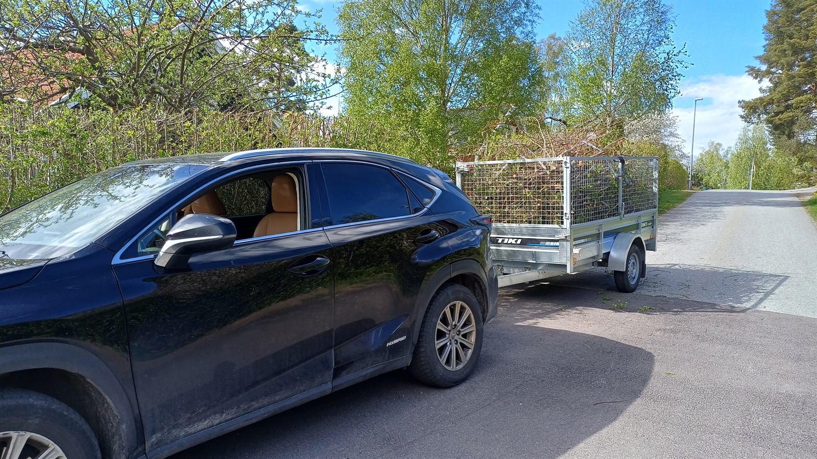 Bortforsling av trädgårdsavfall med släp